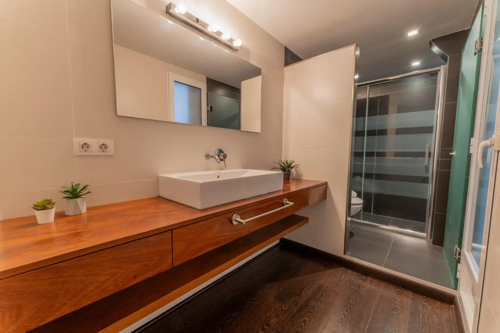 Badezimmer von Wohnung zum Verkauf in Elche / Elx mit Klimaanlage und Balkon