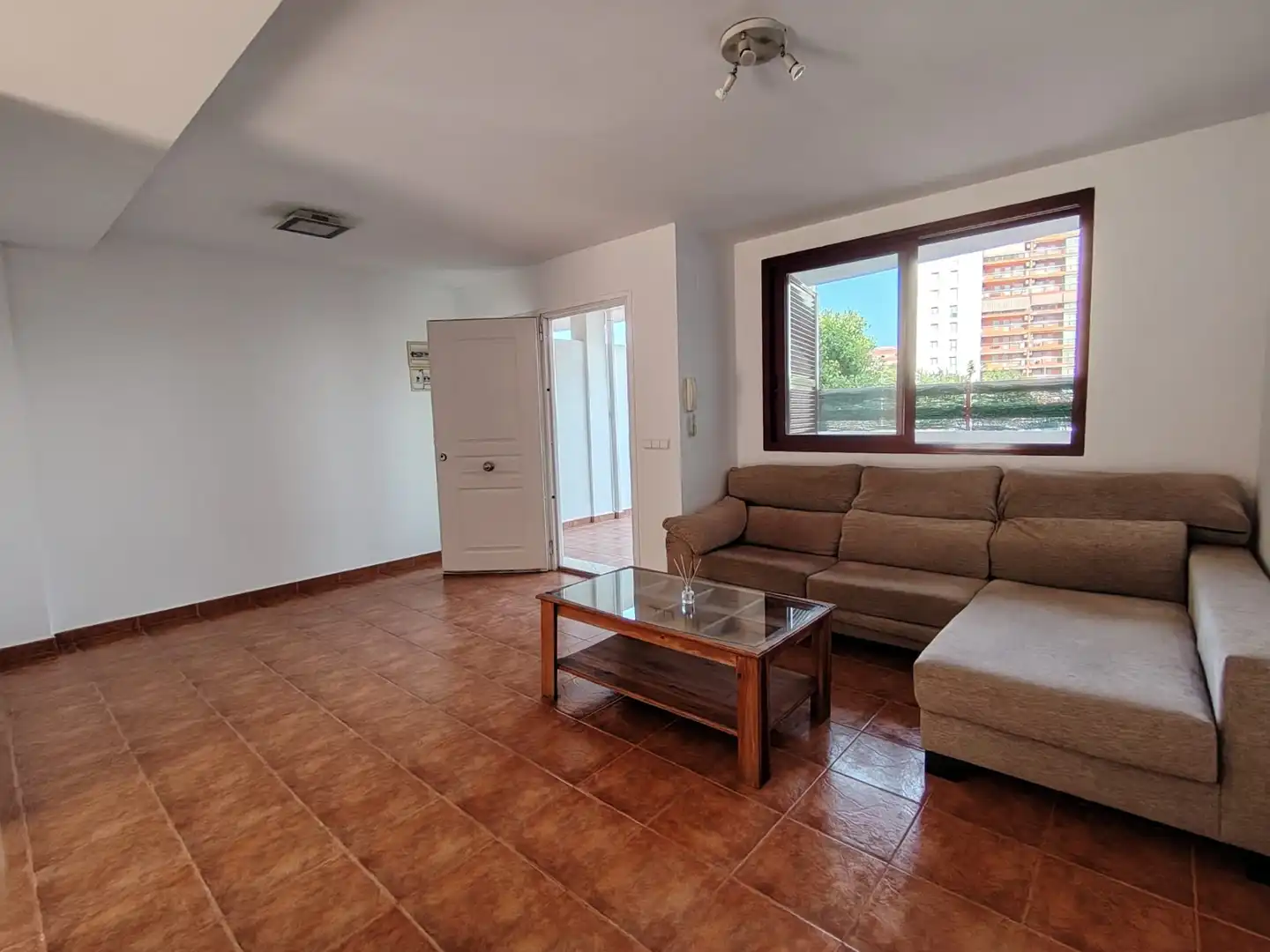 Wohnzimmer von Einfamilien-Reihenhaus zum Verkauf in Oropesa del Mar / Orpesa mit Terrasse, Abstellraum und Ofen