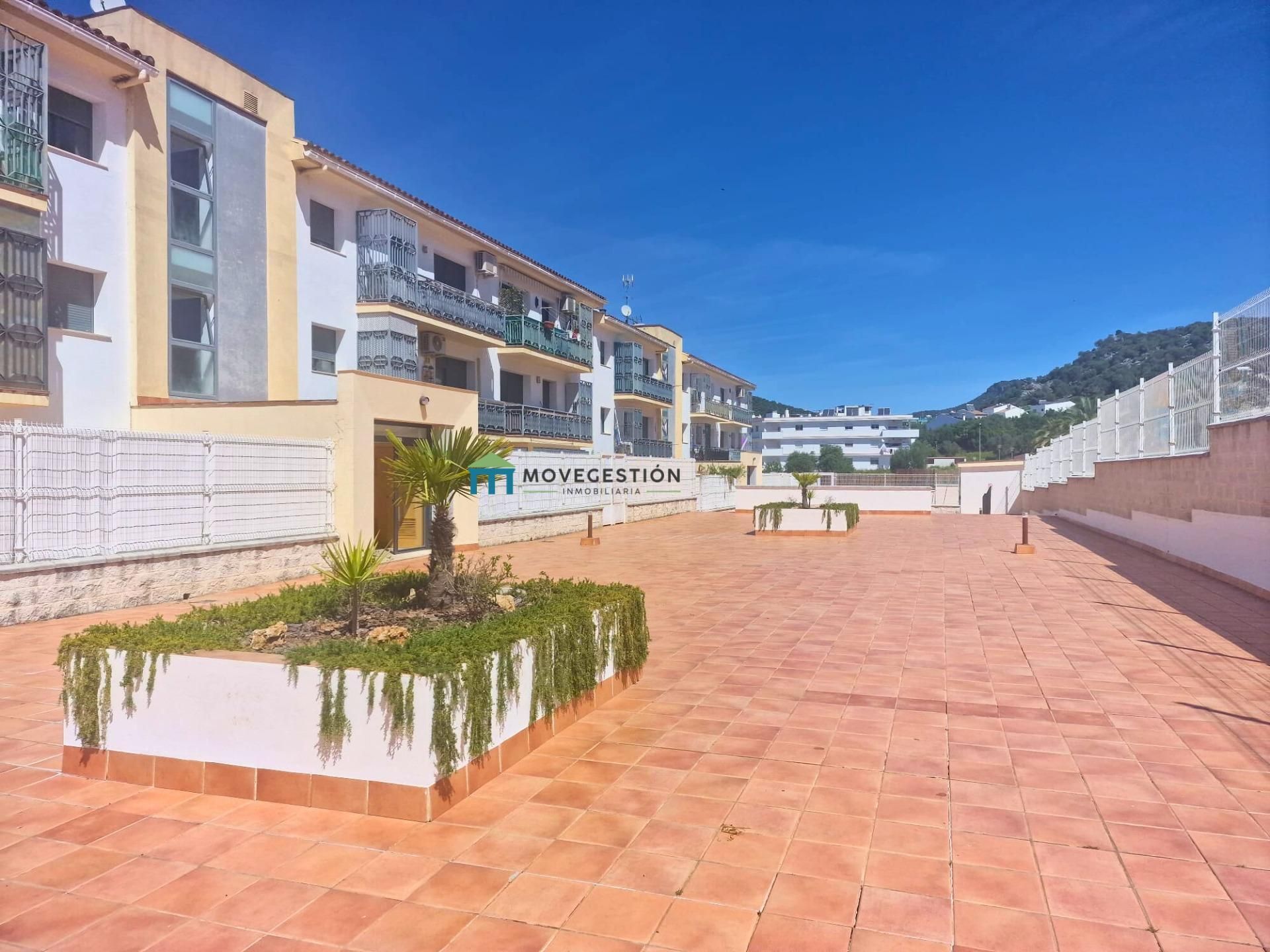 Vista exterior de Pis en venda en Ubrique amb Calefacció i Piscina comunitària