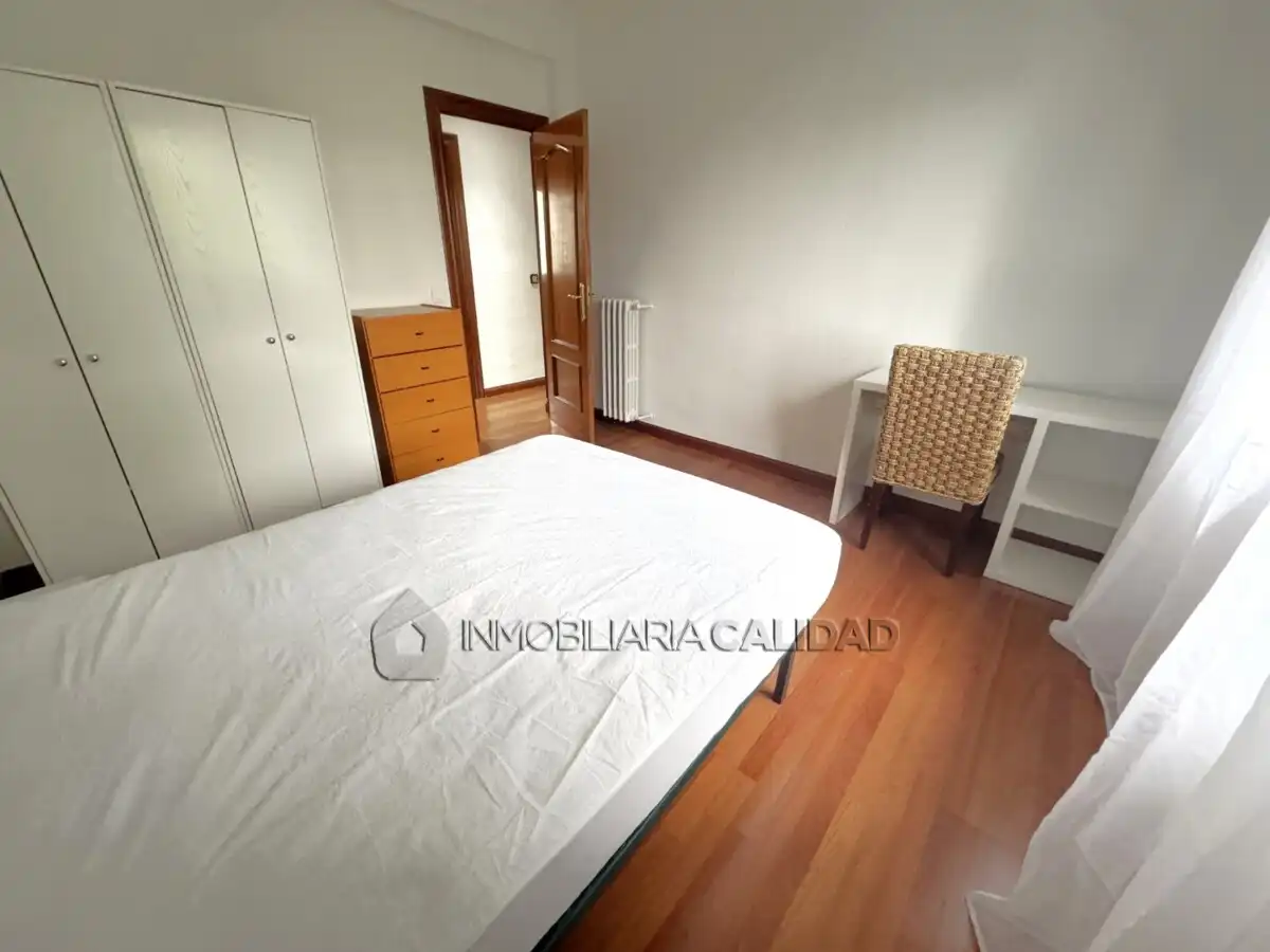 Schlafzimmer von Wohnung zur Miete in Burgos mit Heizung und Möbliert