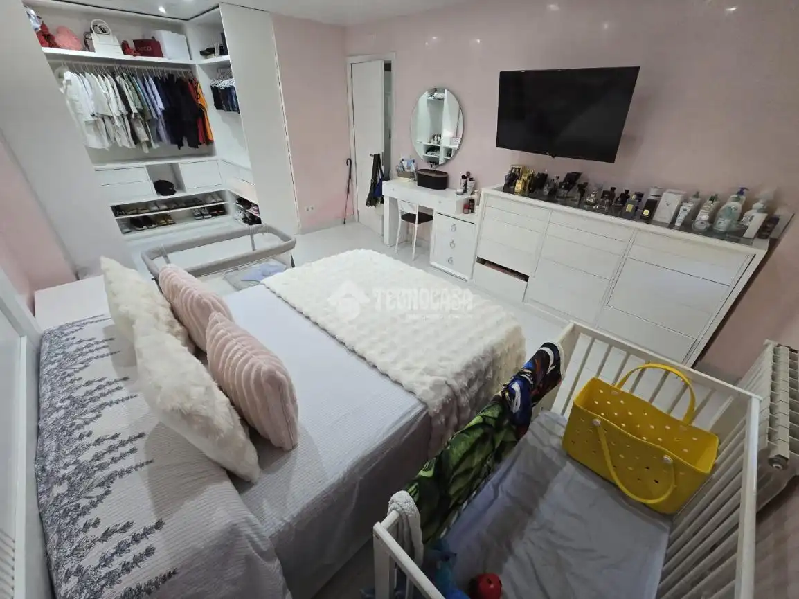 Bedroom of Flat for sale in Madrid  with Air Conditioner and Heating