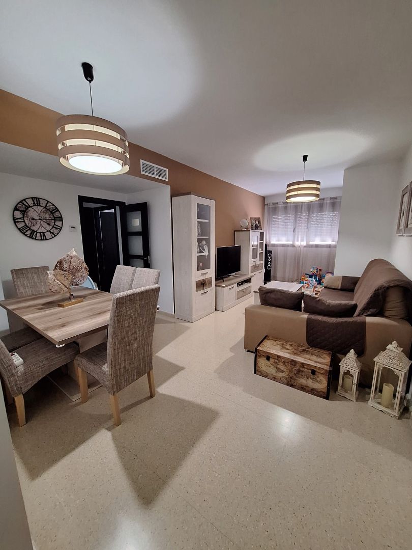 Living room of Flat for sale in Mairena del Aljarafe  with Air Conditioner, Heating and Storage room