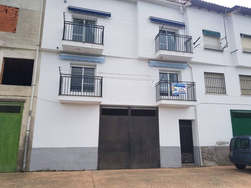 Vista exterior de Casa o chalet en venta en Barrado con Calefacción, Jardín privado y Trastero