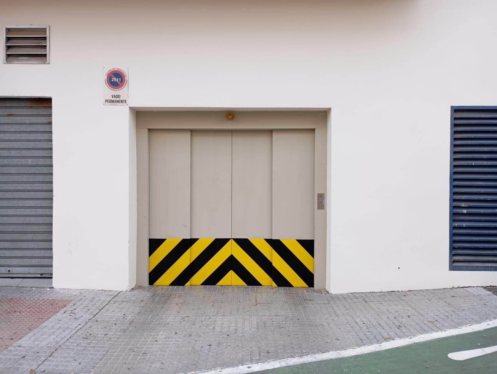 Parking of Garage for sale in San Fernando