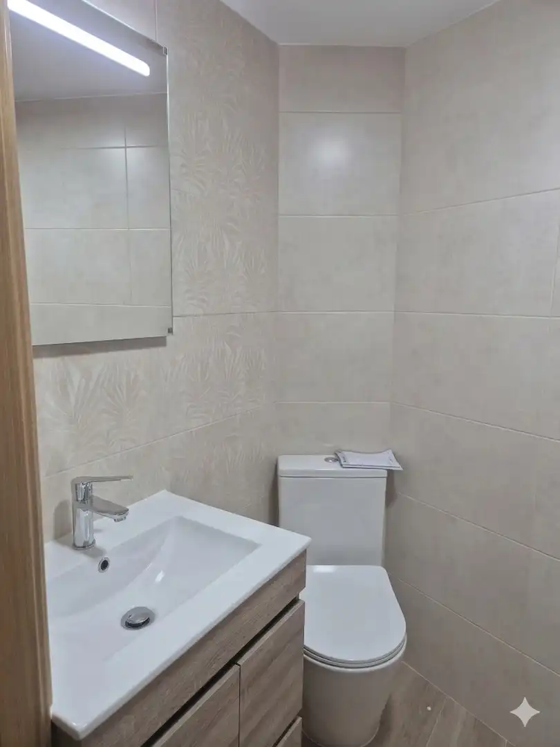 Bany de Apartament de lloguer en Badajoz amb Aire condicionat, Calefacció i Moblat