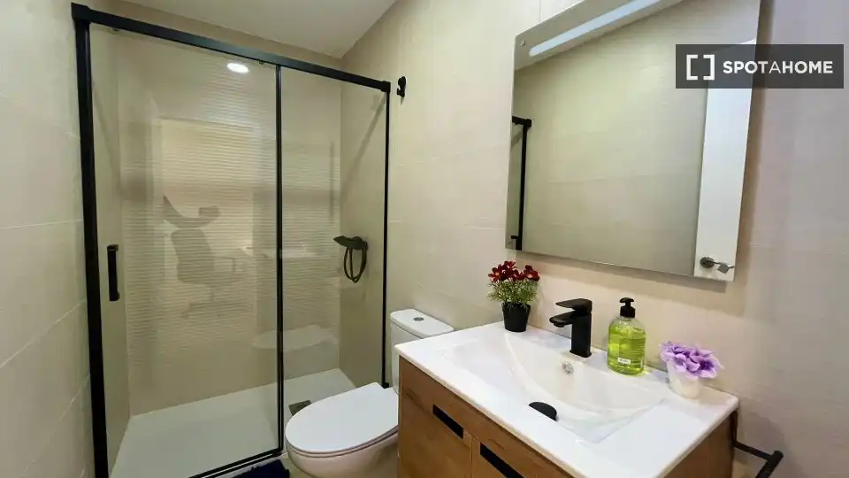 Baño de Piso de alquiler en Burjassot con Aire acondicionado, Calefacción y Amueblado