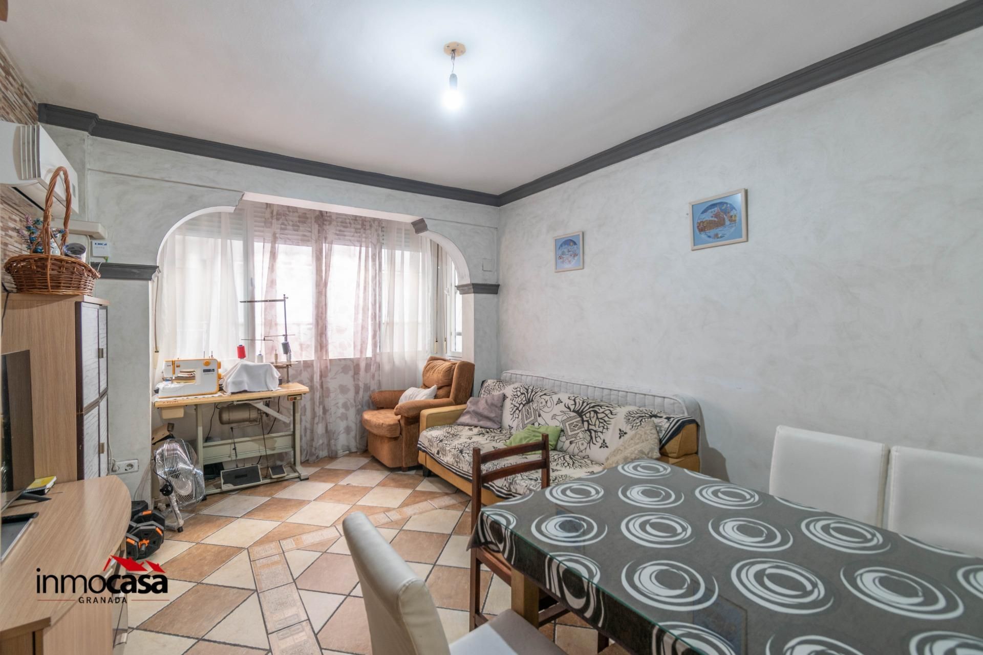 Living room of Flat for sale in  Granada Capital