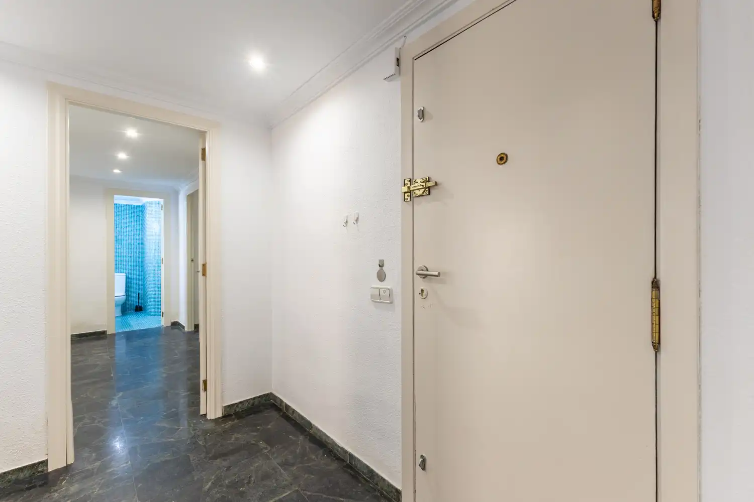 Flat for sale in Valencia  with Air Conditioner, Heating and Balcony