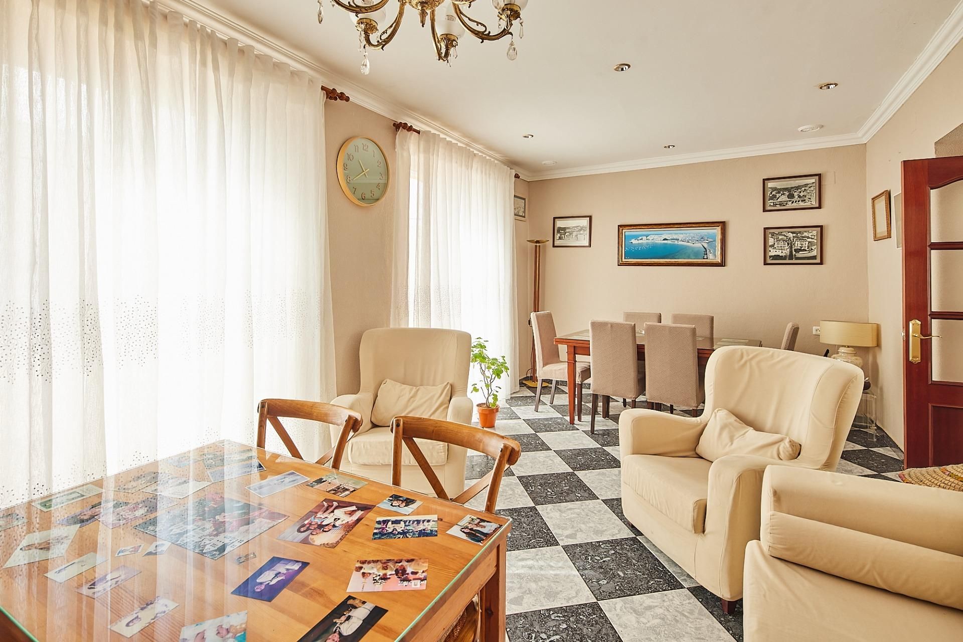 Sala d'estar de Pis en venda en  Cádiz Capital amb Terrassa i Balcó