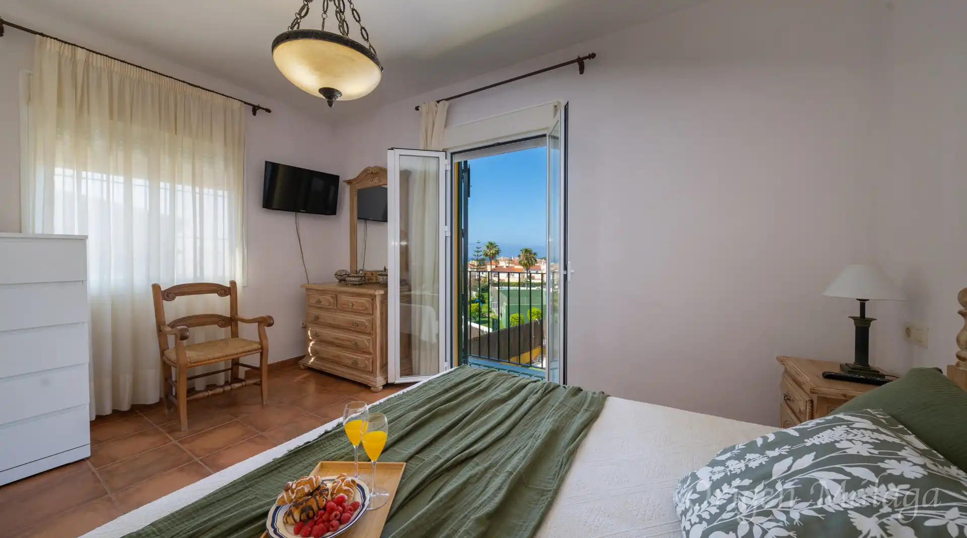 Habitación de Casa adosada en venta en Vélez-Málaga con Calefacción, Jardín privado y Terraza