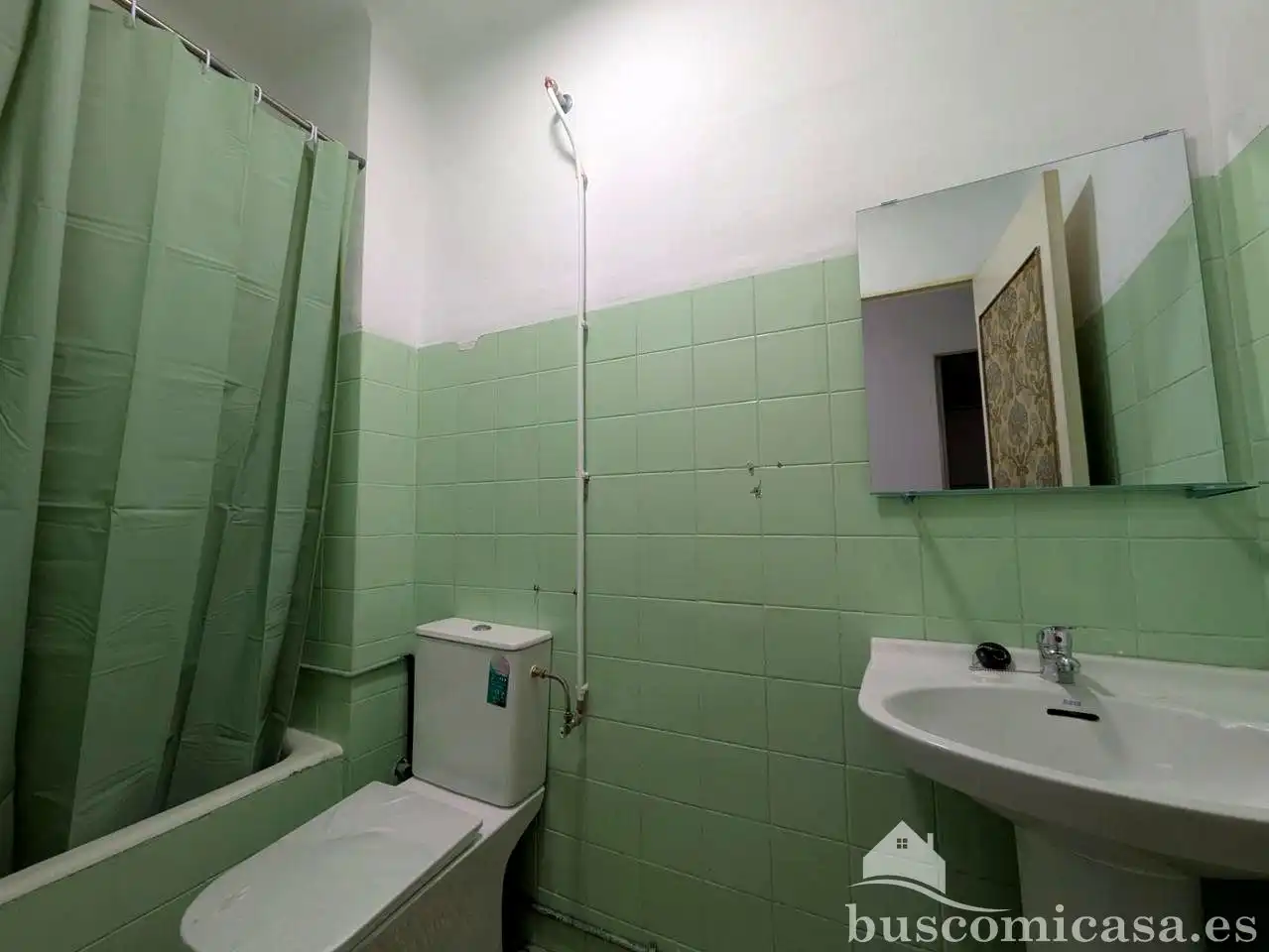 Baño de Piso para compartir en Linares con Aire acondicionado y Amueblado