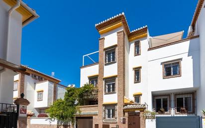 Exterior view of Single-family semi-detached for sale in  Granada Capital  with Air Conditioner, Heating and Terrace