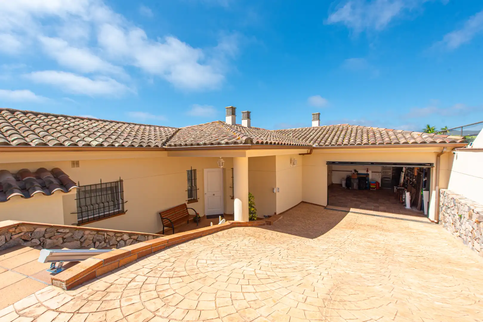 Vista exterior de Casa o xalet en venda en Sant Feliu de Guíxols amb Aire condicionat, Calefacció i Jardí privat