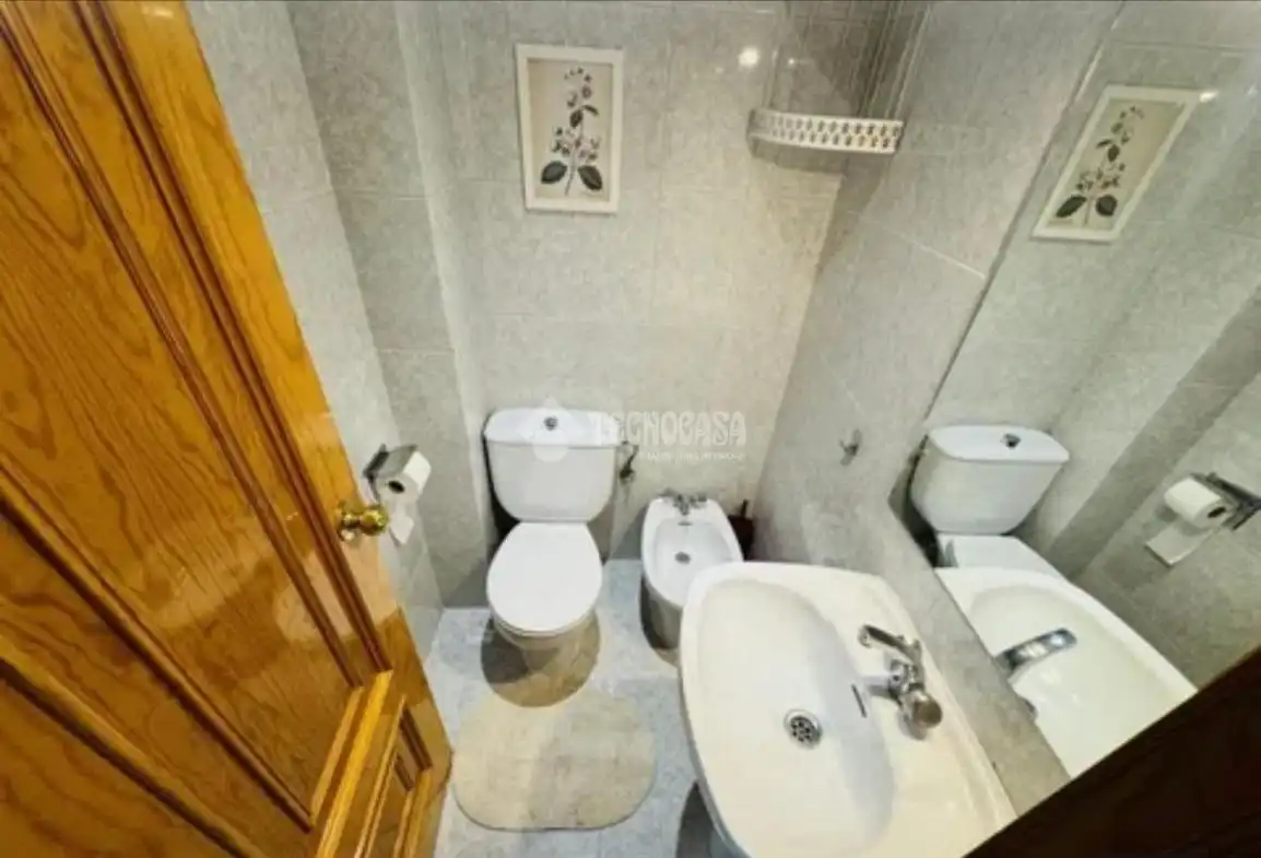 Bathroom of Buildings for sale in Madrid