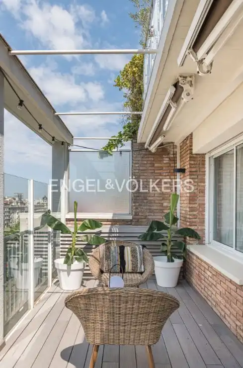 Terrasse von Dachboden zum Verkauf in Barcelona mit Klimaanlage, Heizung und Parkett