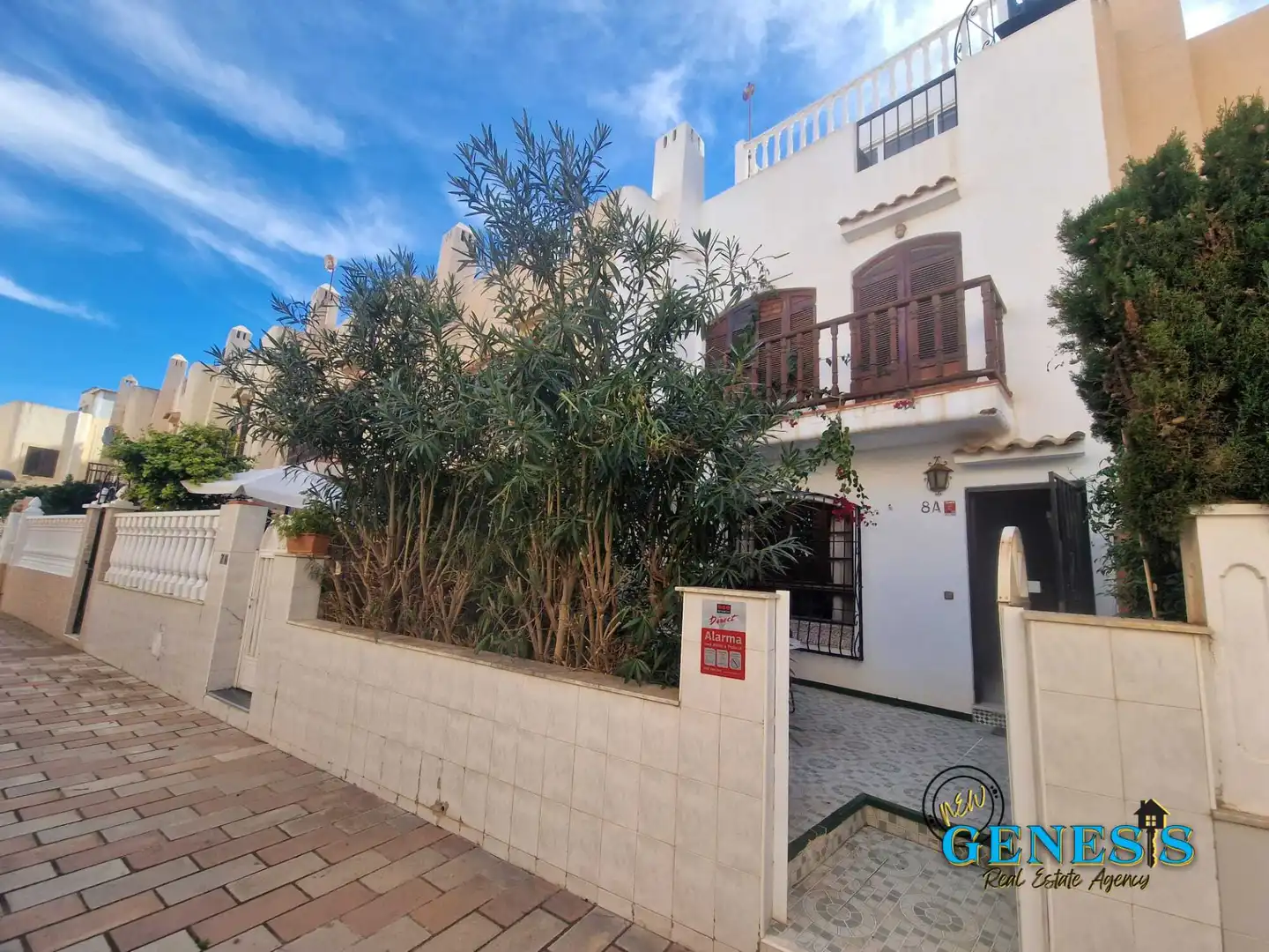 Vista exterior de Casa adosada en venda en Torrevieja amb Aire condicionat, Terrassa i Traster