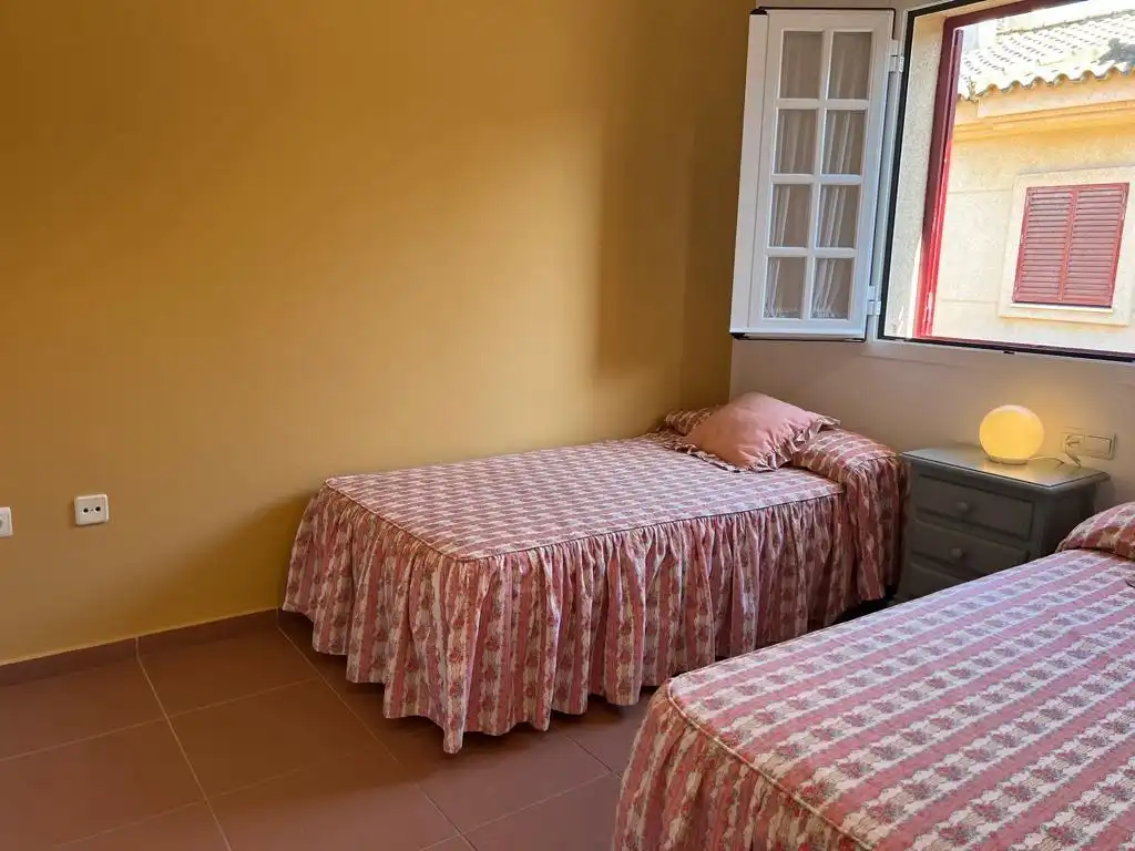 Habitación de Apartamento de alquiler en Rota con Jardín privado, Terraza y Amueblado