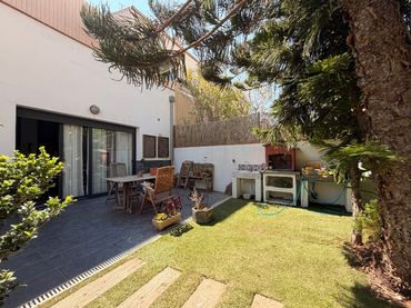 Casa con balcón en venta en Carrer Ample 27