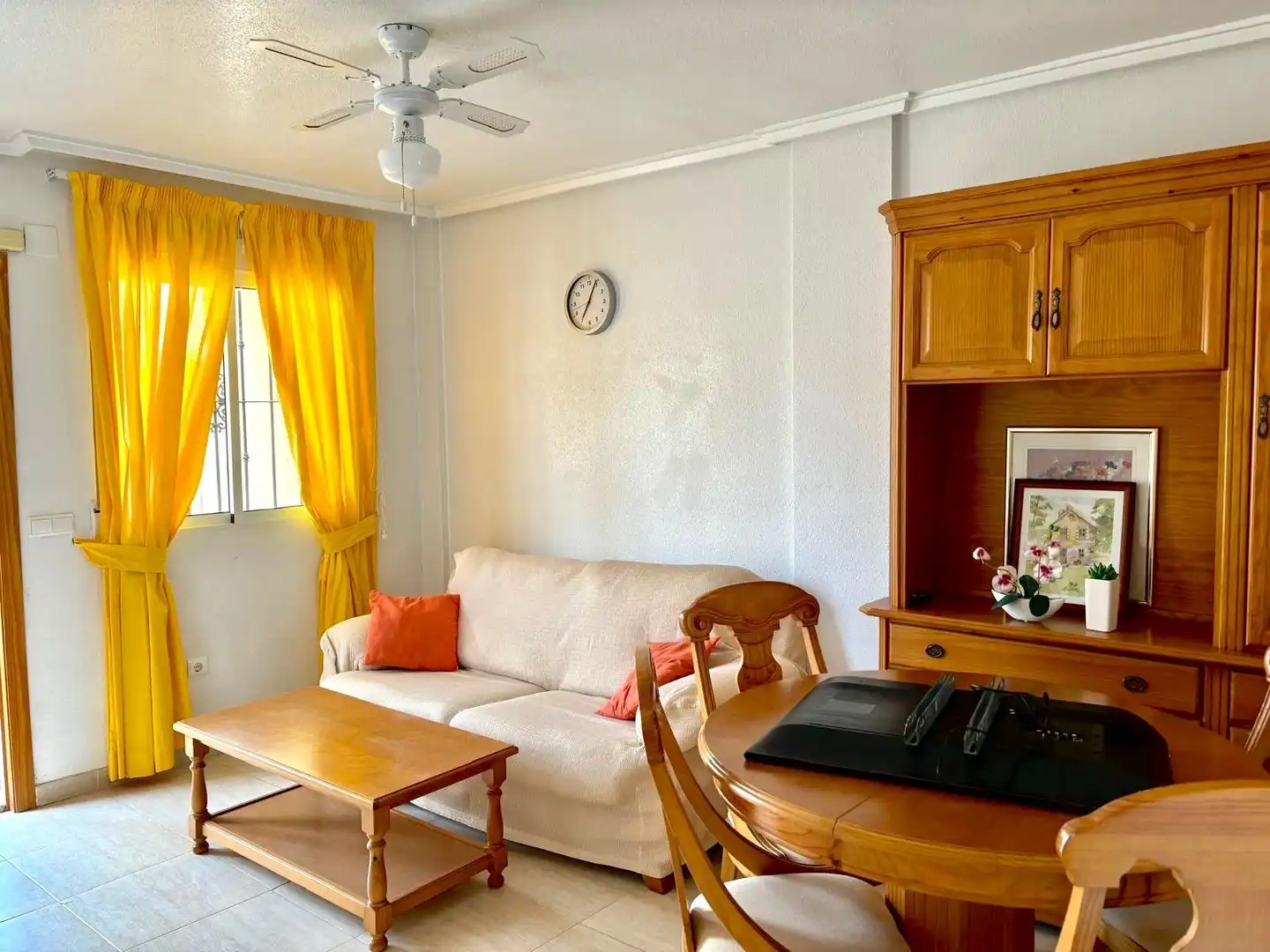 Sala de estar de Casa adosada de alquiler en Rojales con Aire acondicionado y Terraza