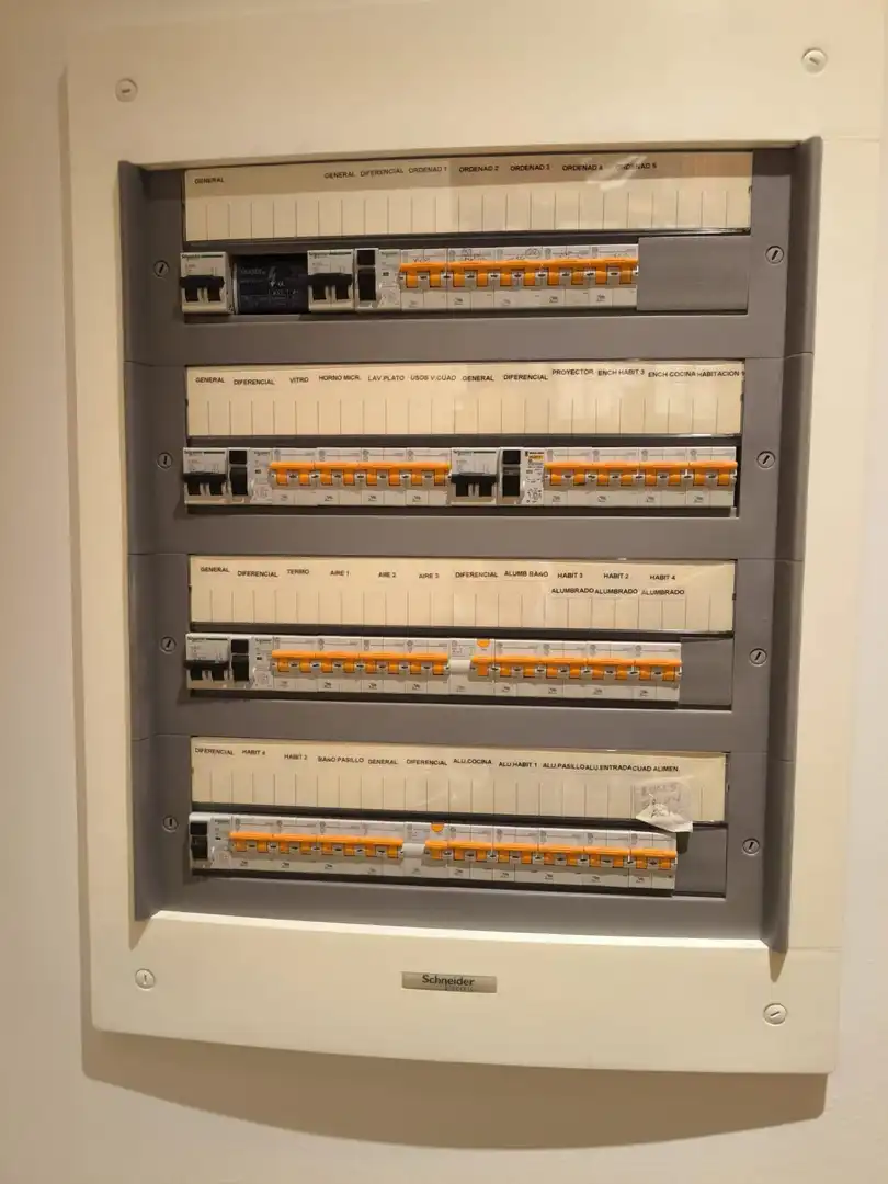 Flat for sale in Madrid  with Air Conditioner, Heating and Storage room