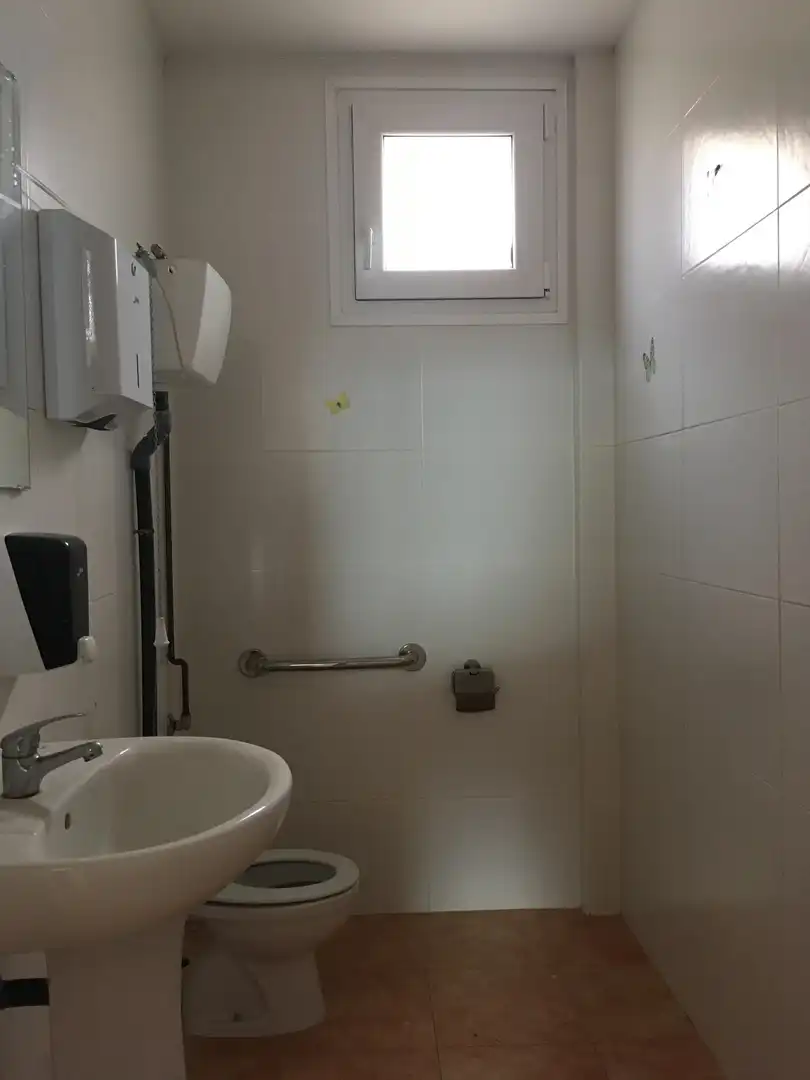 Business premises for sale in Carrer de la Torre de Taialà 40, imagen 24