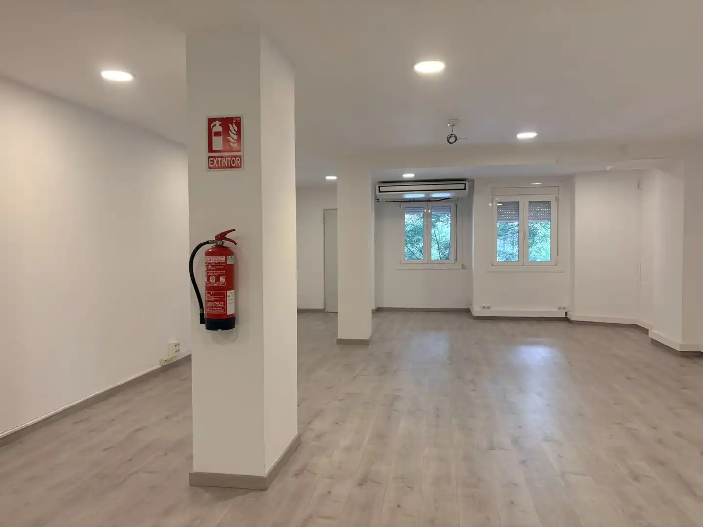 Office for rent in Barcelona  with Air Conditioner