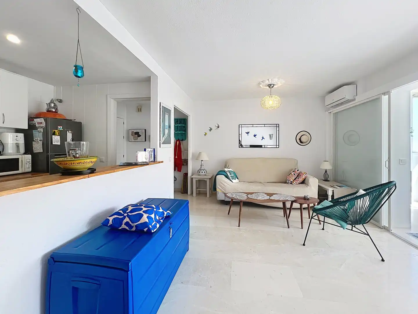 Sala d'estar de Apartament en venda en Manilva amb Aire condicionat i Moblat