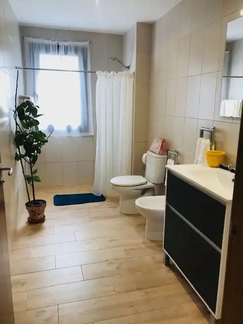 Bany de Casa o xalet en venda en Cuéllar amb Calefacció, Jardí privat i Terrassa