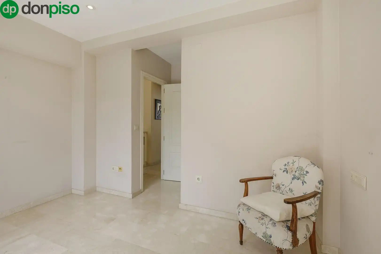 Casa adosada en venta en Calle Calle Hipócrates, San Miguel