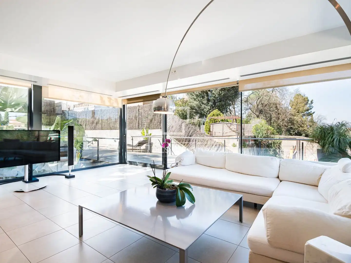 Sala d'estar de Casa o xalet en venda en Sant Cugat del Vallès amb Aire condicionat, Calefacció i Terrassa