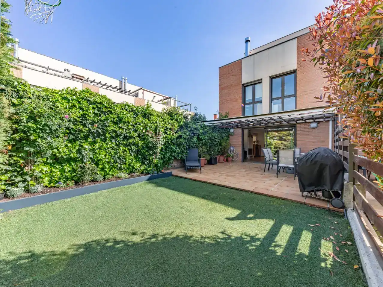 Terrassa de Casa adosada en venda en Vilanova del Vallès amb Aire condicionat i Piscina
