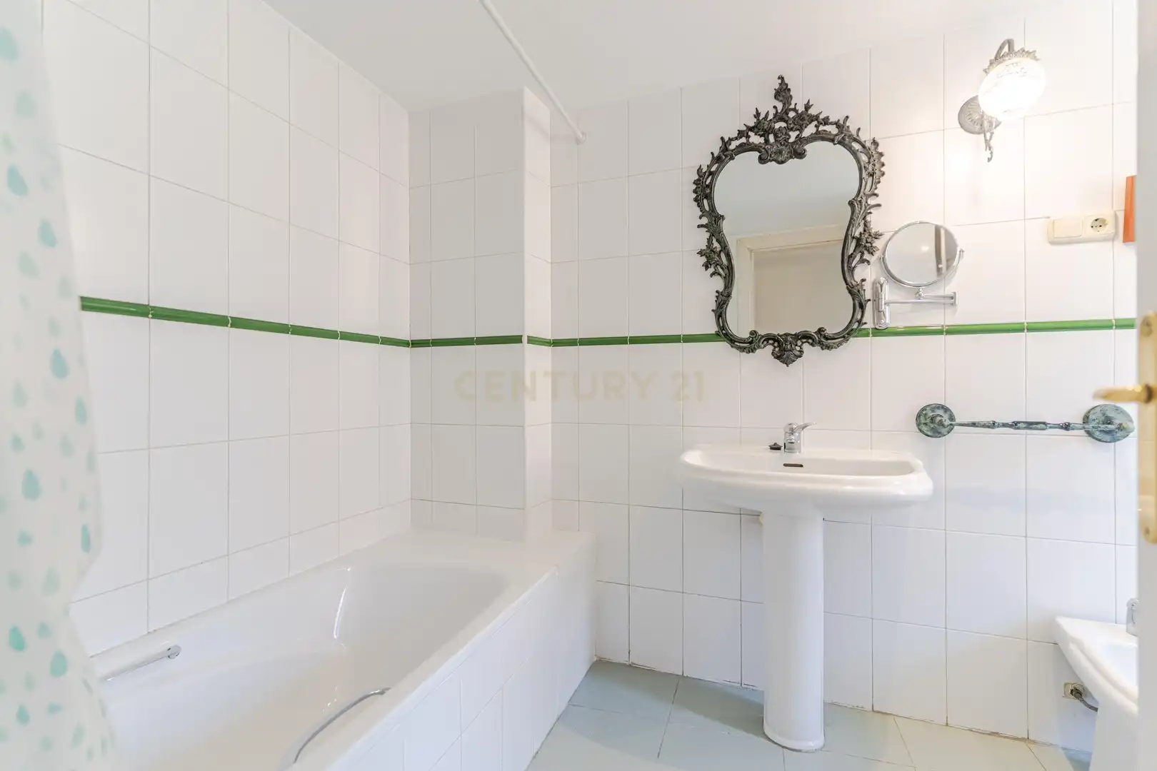 Bathroom of Houses for sale in Armilla  with Storage room and Community pool