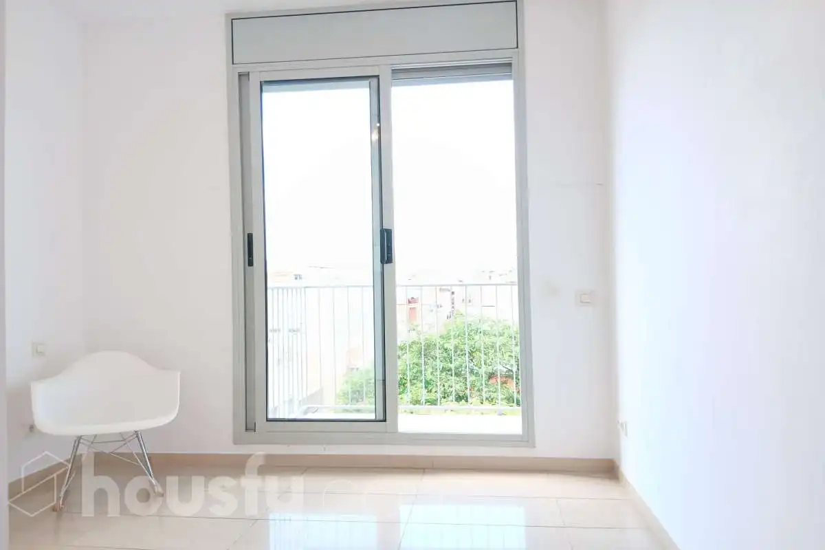 Bedroom of Flat for rent in L'Hospitalet de Llobregat  with Air Conditioner, Heating and Furnished
