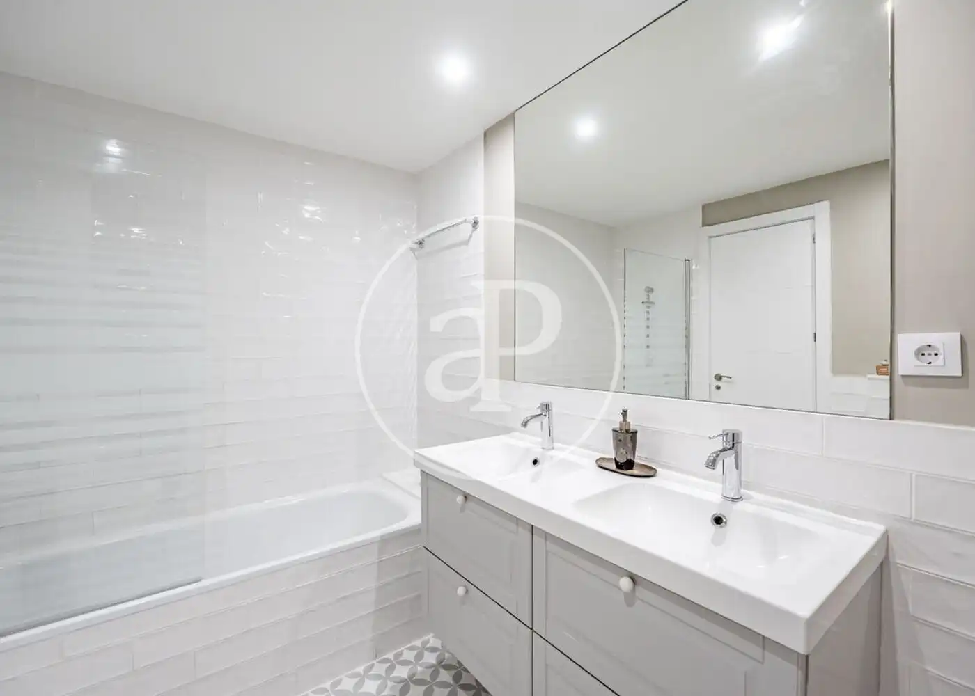 Baño de Piso en venta en Madrid con Aire acondicionado, Calefacción y Trastero