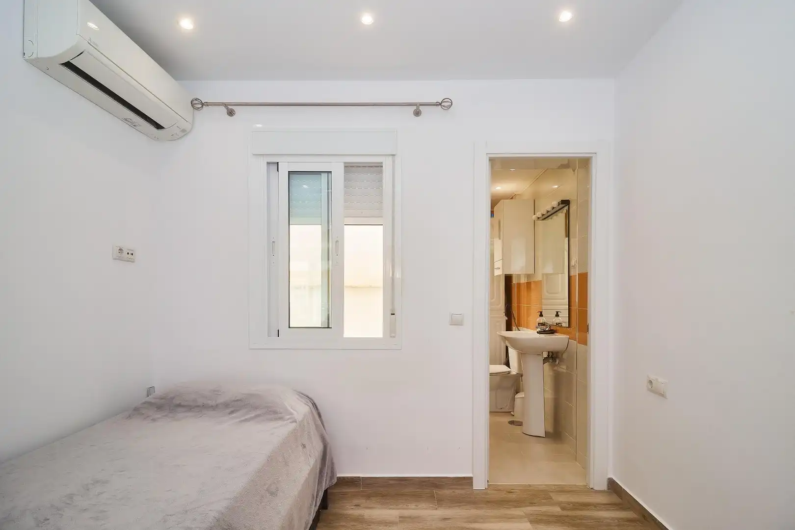 Apartament amb terrassa en venda a Puerto Deportivo, imagen 16
