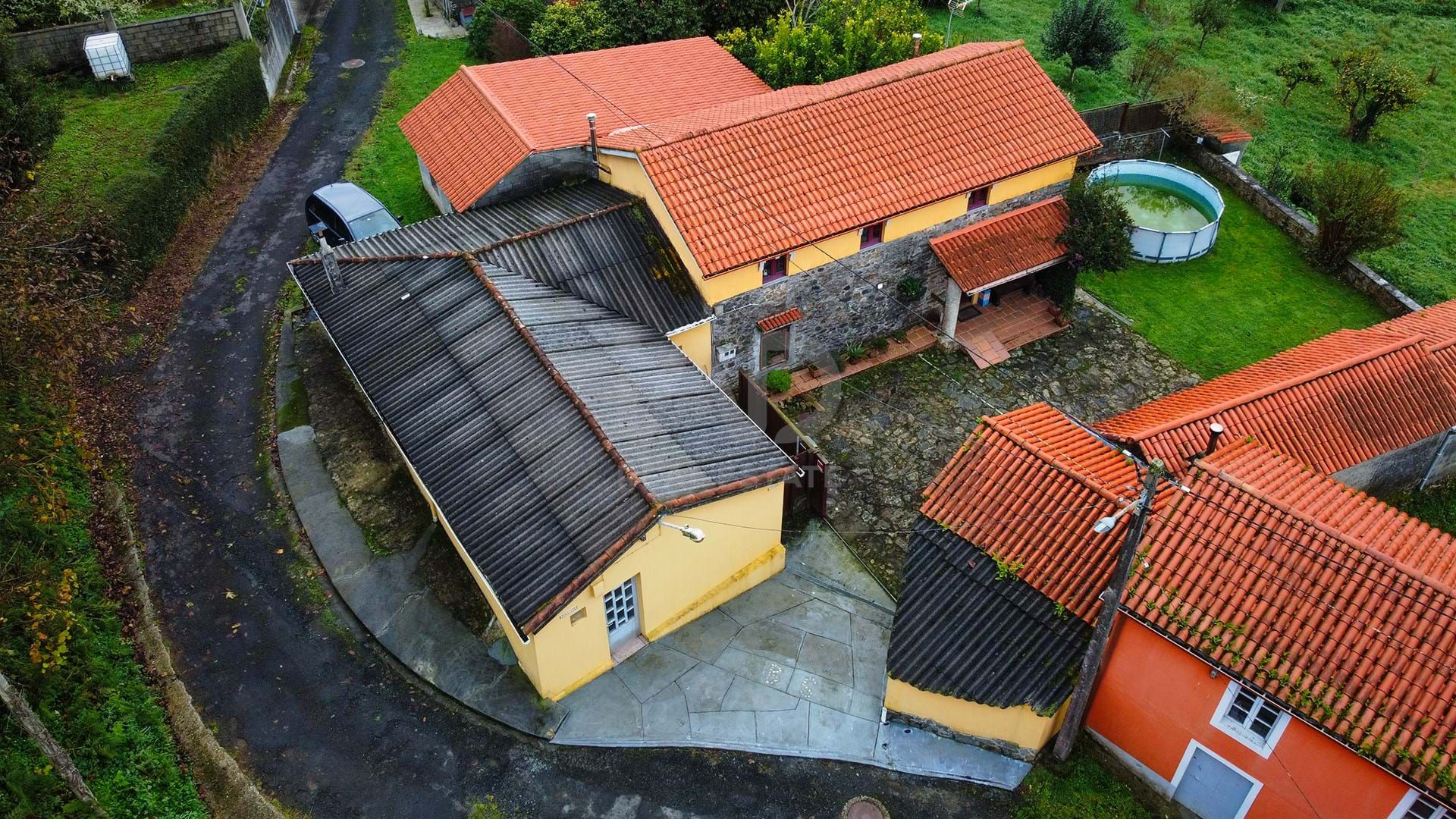 Vista exterior de Casa o xalet en venda en Cerdido amb Calefacció, Terrassa i Piscina