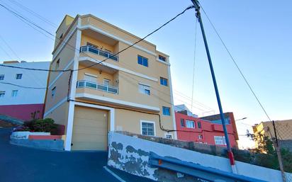 Außenansicht von Wohnung zum verkauf in Santa María de Guía de Gran Canaria mit Balkon