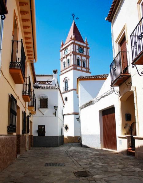 Vista exterior de Casa adosada en venda en Arriate amb Terrassa i Balcó