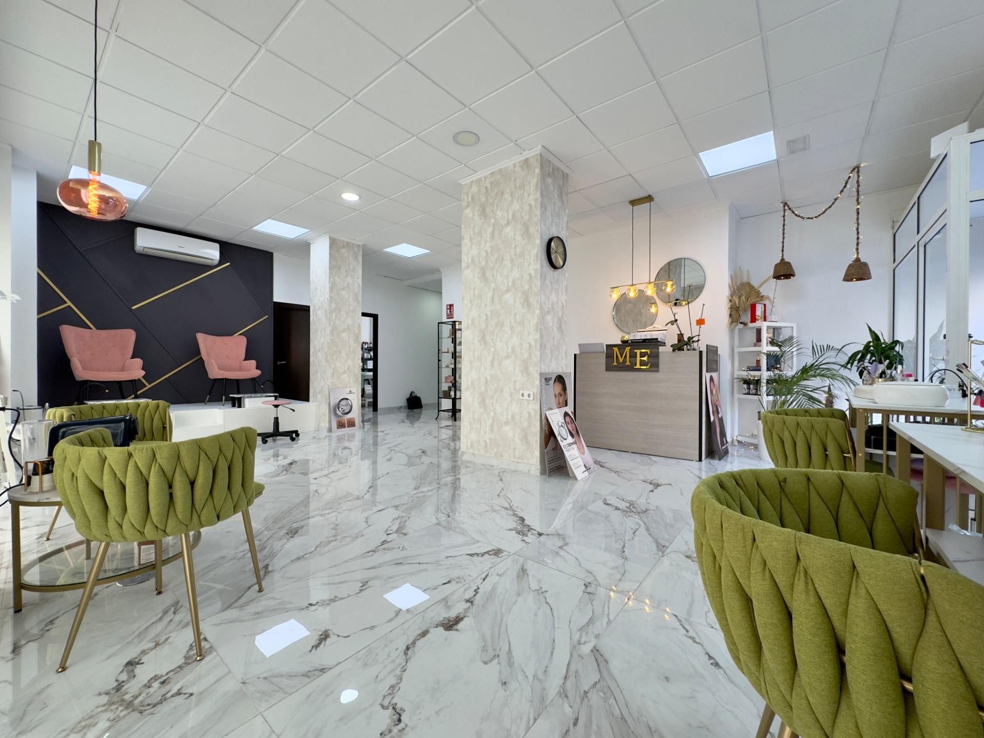 Local de lloguer a Avenida LLAURADORS, Sector V