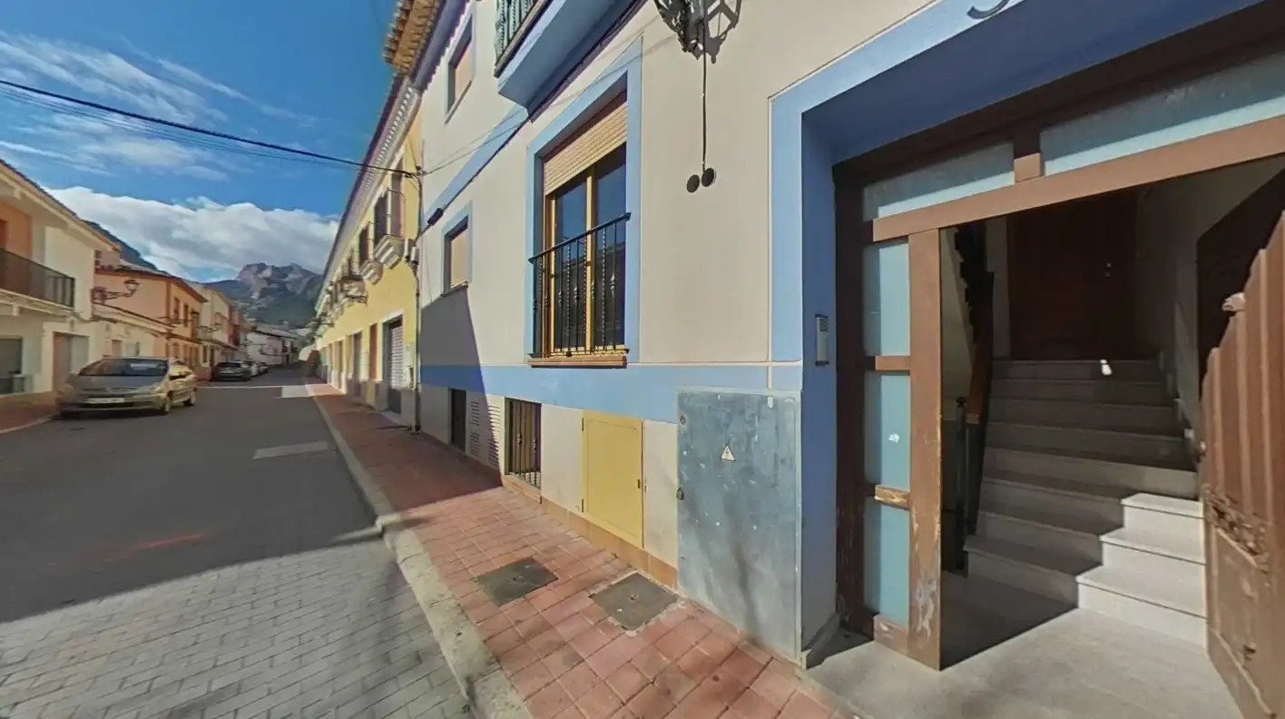 Vista exterior de Pis en venda en Polop amb Balcó