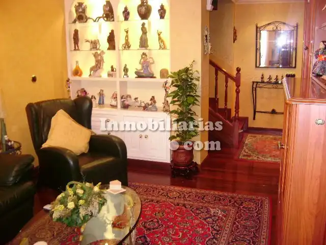 Sala d'estar de Dúplex en venda en Castro-Urdiales amb Calefacció, Terrassa i Traster