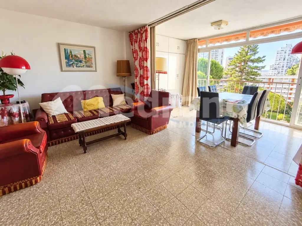 Sala de estar de Apartamento en venta en Benidorm con Terraza, Piscina y Piscina comunitaria