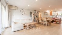 Sala d'estar de Pis en venda en Gavà amb Aire condicionat, Terrassa i Balcó