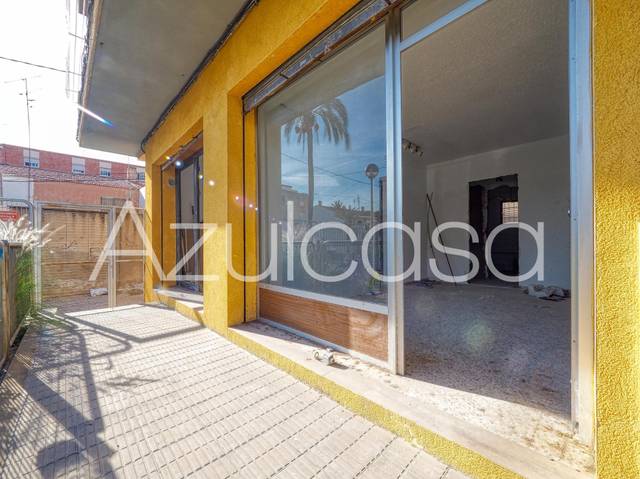 Local comercial en Venta en Calle Virgen de Monserrate en Tómbola