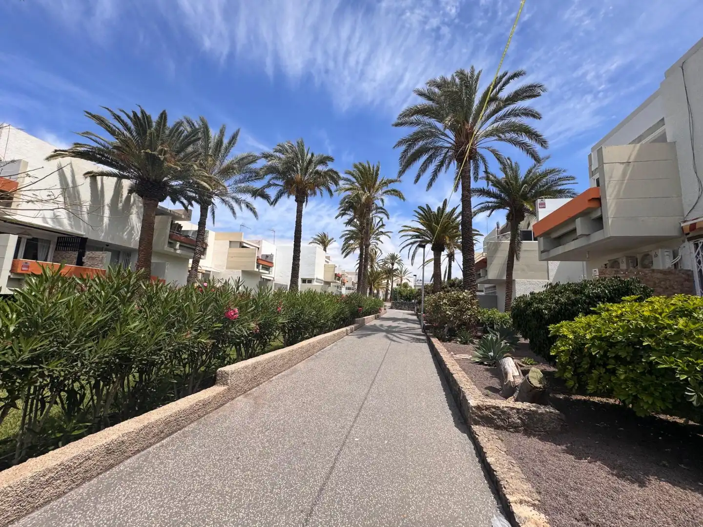 Vista exterior de Piso en venta en Arona con Jardín privado, Terraza y Amueblado