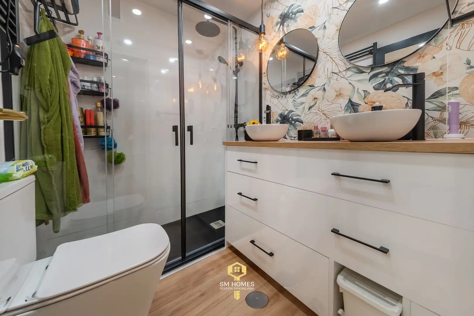 Bathroom of Flat for sale in Coslada  with Air Conditioner, Heating and Storage room