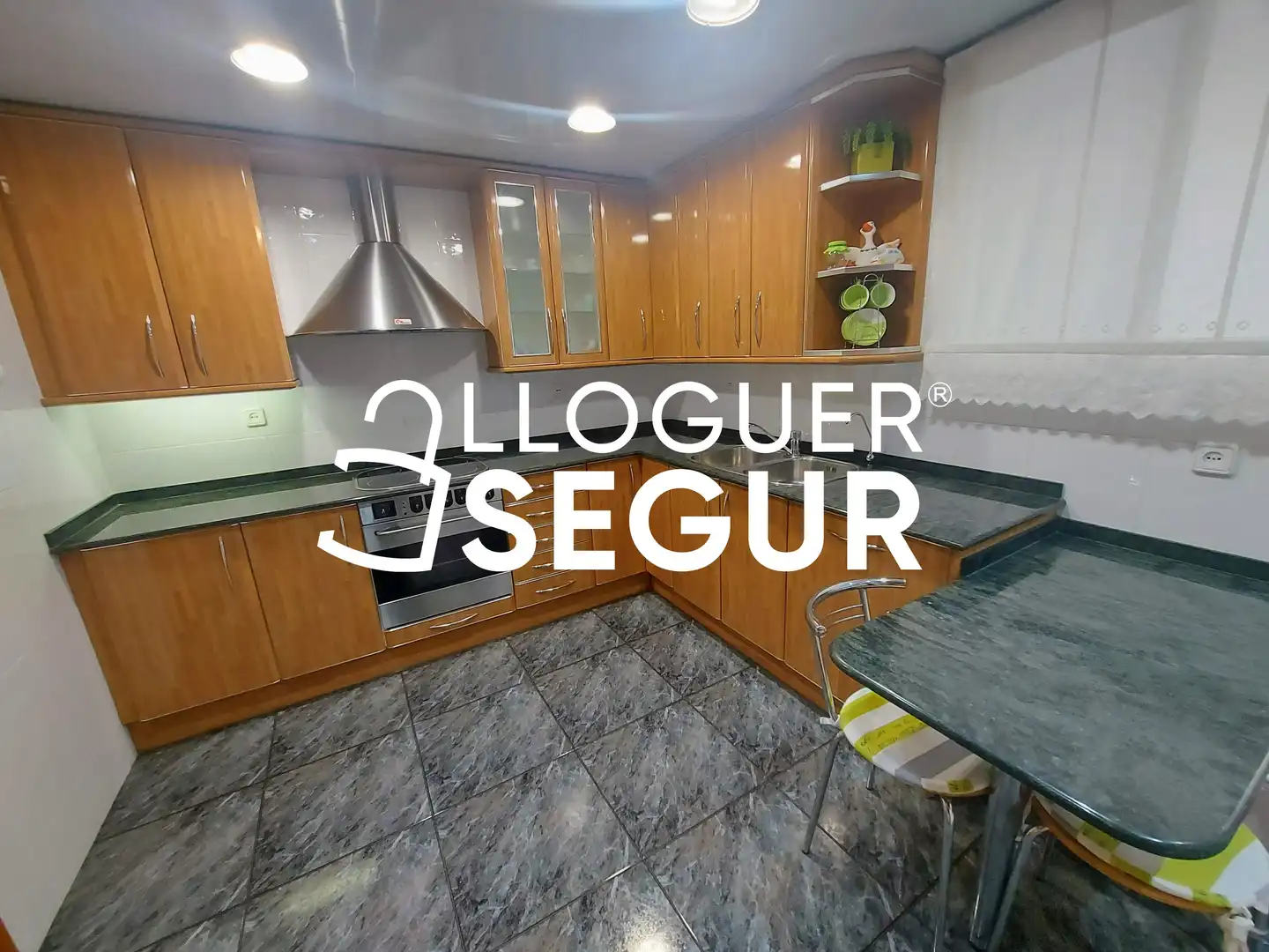 Flat for rent in de Sabino Arana , La Maternitat i Sant Ramon