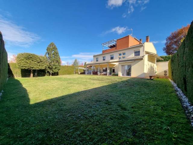 Casa-chalet en Venta en OLOT en Olot