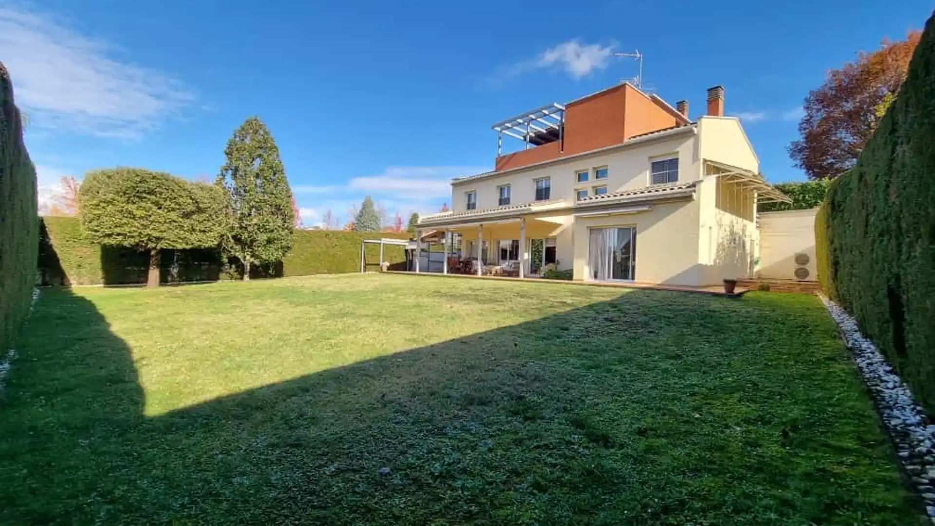 Garden of Houses for sale in Olot  with Air Conditioner, Heating and Terrace