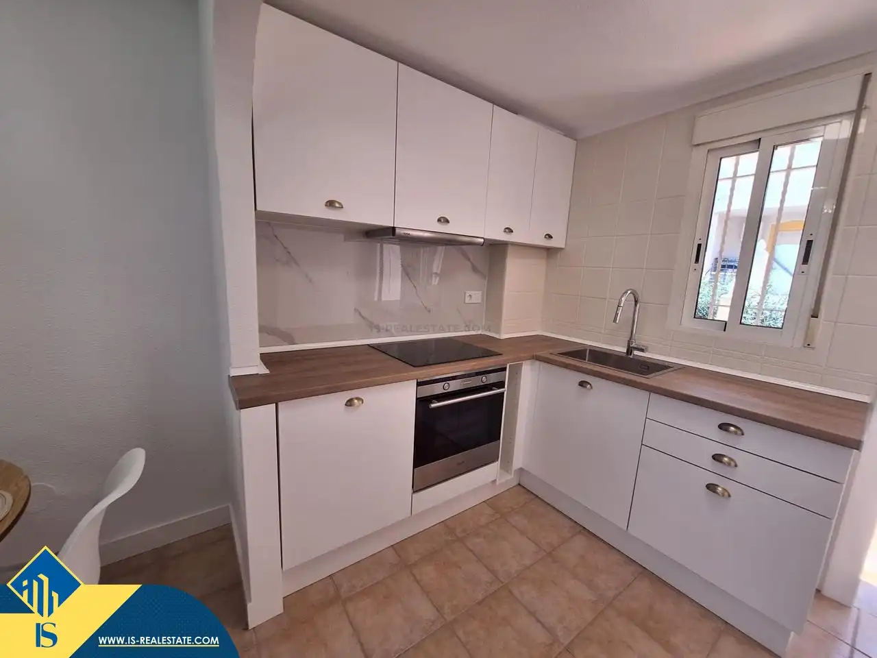 Cuina de Casa o xalet en venda en Torrevieja amb Aire condicionat, Jardí privat i Terrassa